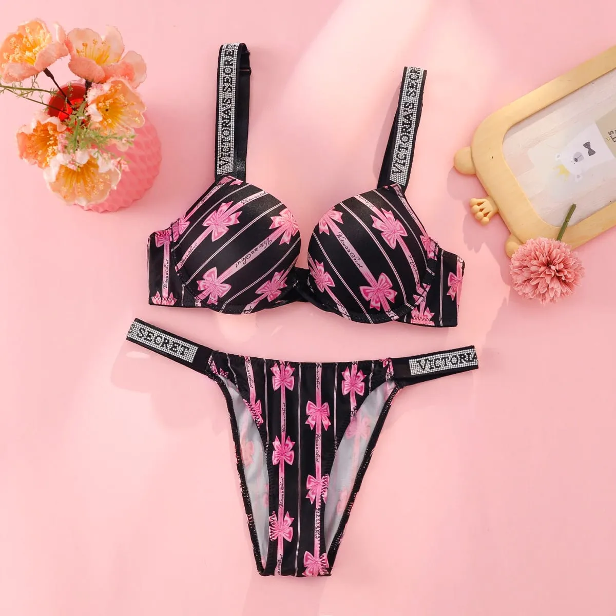 Conjunto de sutiã e calcinha push up Victoria's Secret para mulheres com logotipo de strass alças de ombro roupa íntima de renda conjunto de lingerie sexy — image 5