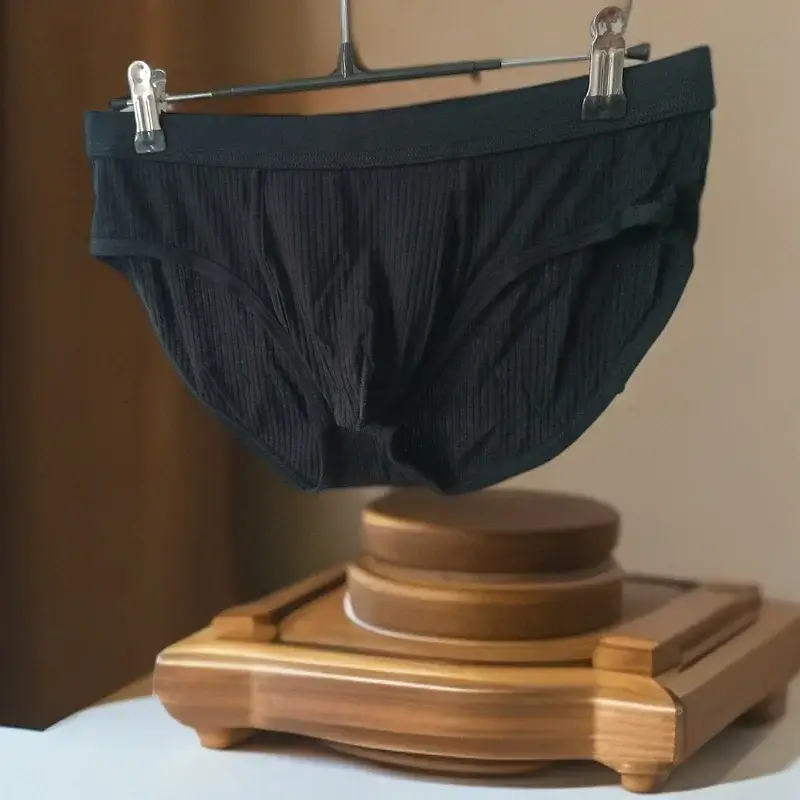 Men's briefs with fashionable and sexy underpants and large pockets
