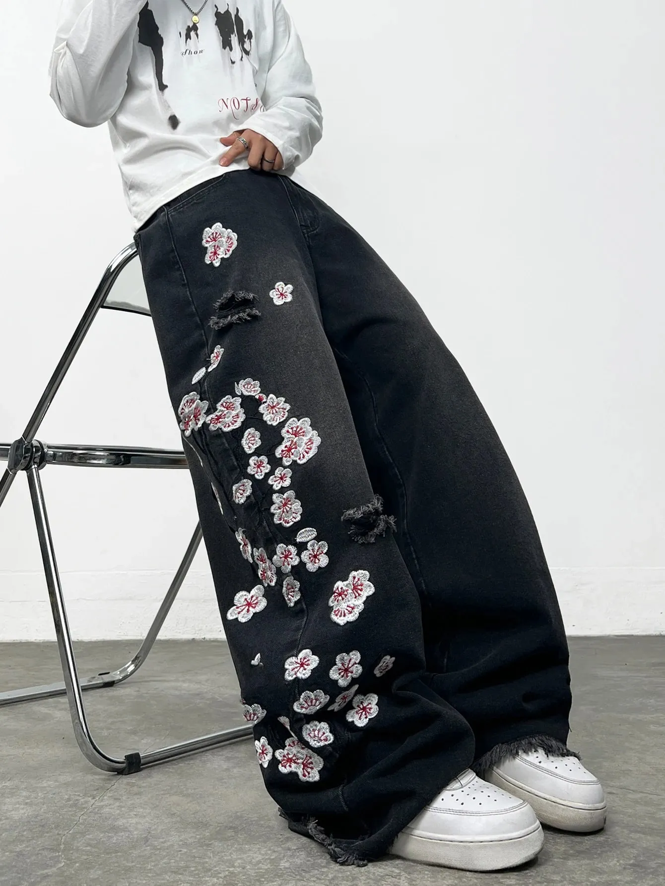 American Retro Floral Embroidery Ripped Design Black Men's Loose Jeans Washed Y2K Street Style Versatile Pants — image 6