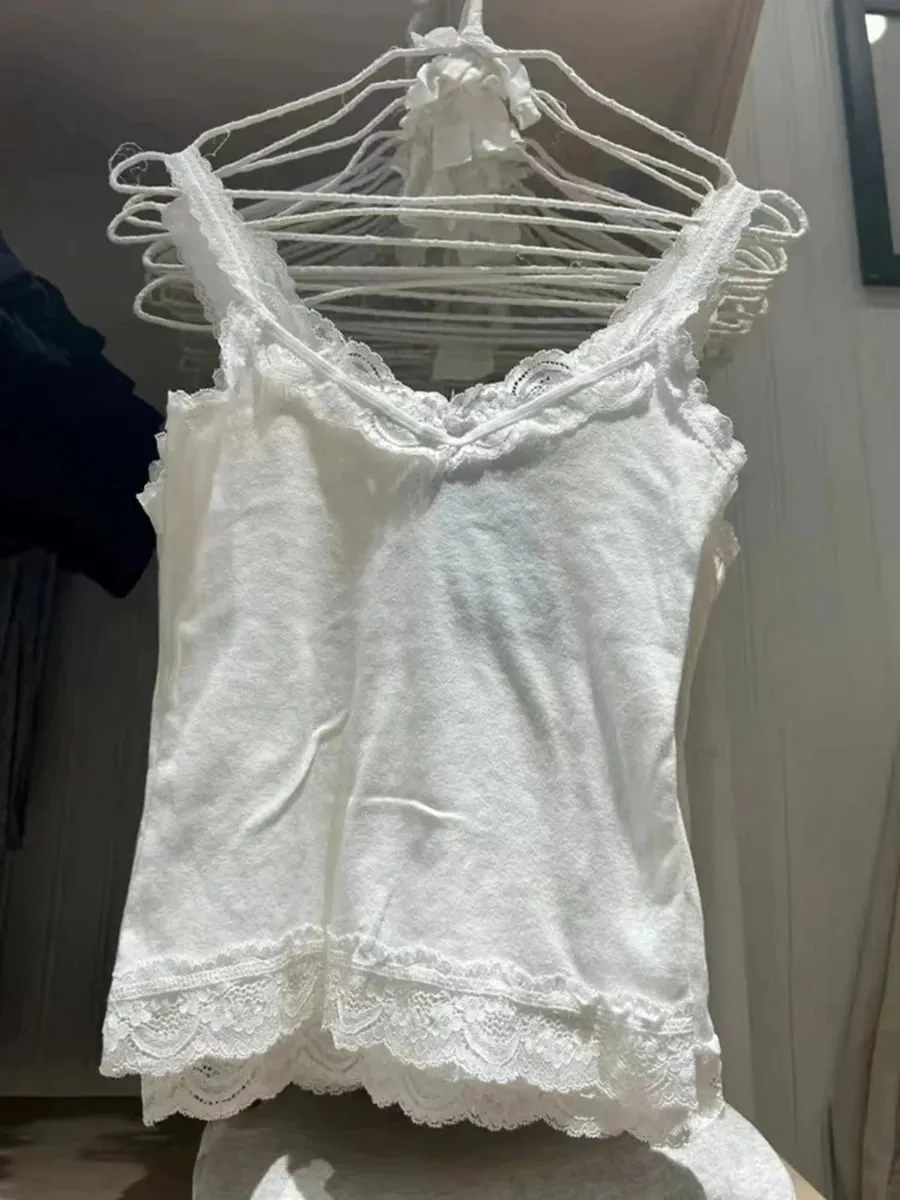 Sweet Lace Patchwork Slim Tank Tops Dam Sommar Vit Sexig Enkel Bomull Mjuka ärmlösa västar Kvinna Vintage Chic Y2K Camisole