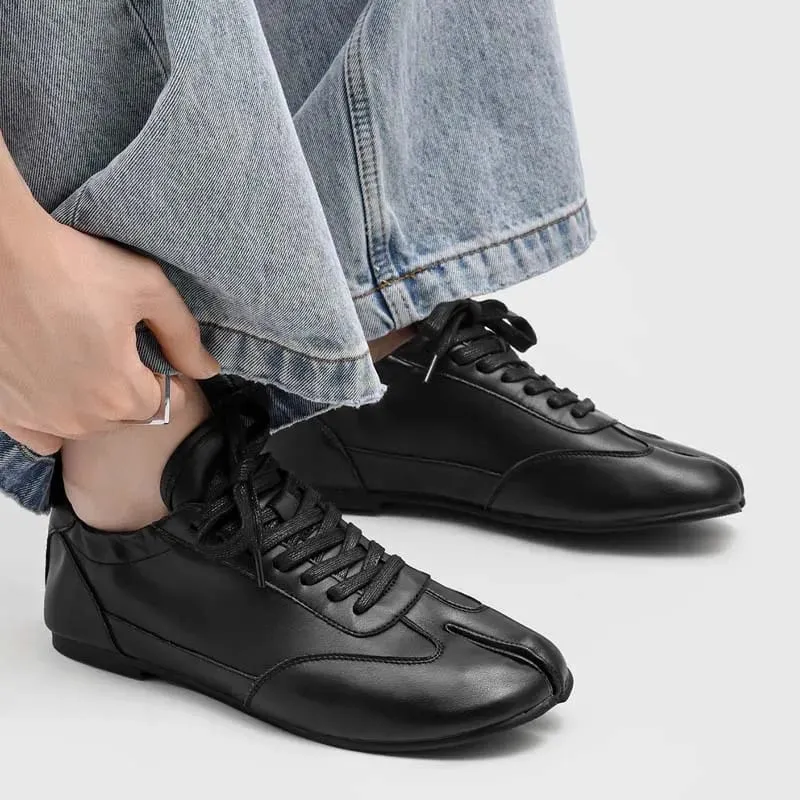 High-end Designer Split Toe Tabi Men's Sneakers and Casual Shoes Fashion Retro Leather Slip-On Loafers Men Shoes Tenis Masculino