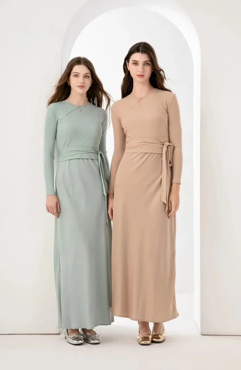 AS 2024 kvinnliga kläder höga Stretchribbar med stängda omslagstoppar + Matt satin klänning Maxi matchande set (levereras inom 1 dag) — image 2