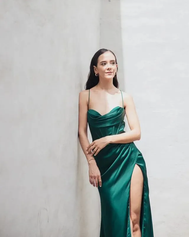 Ny sommarbalklänning damsele ärmlös enfärgad klänning One Word Neck Slim Fit Öppen rygg Slits Röd Sexig klänning — image 13