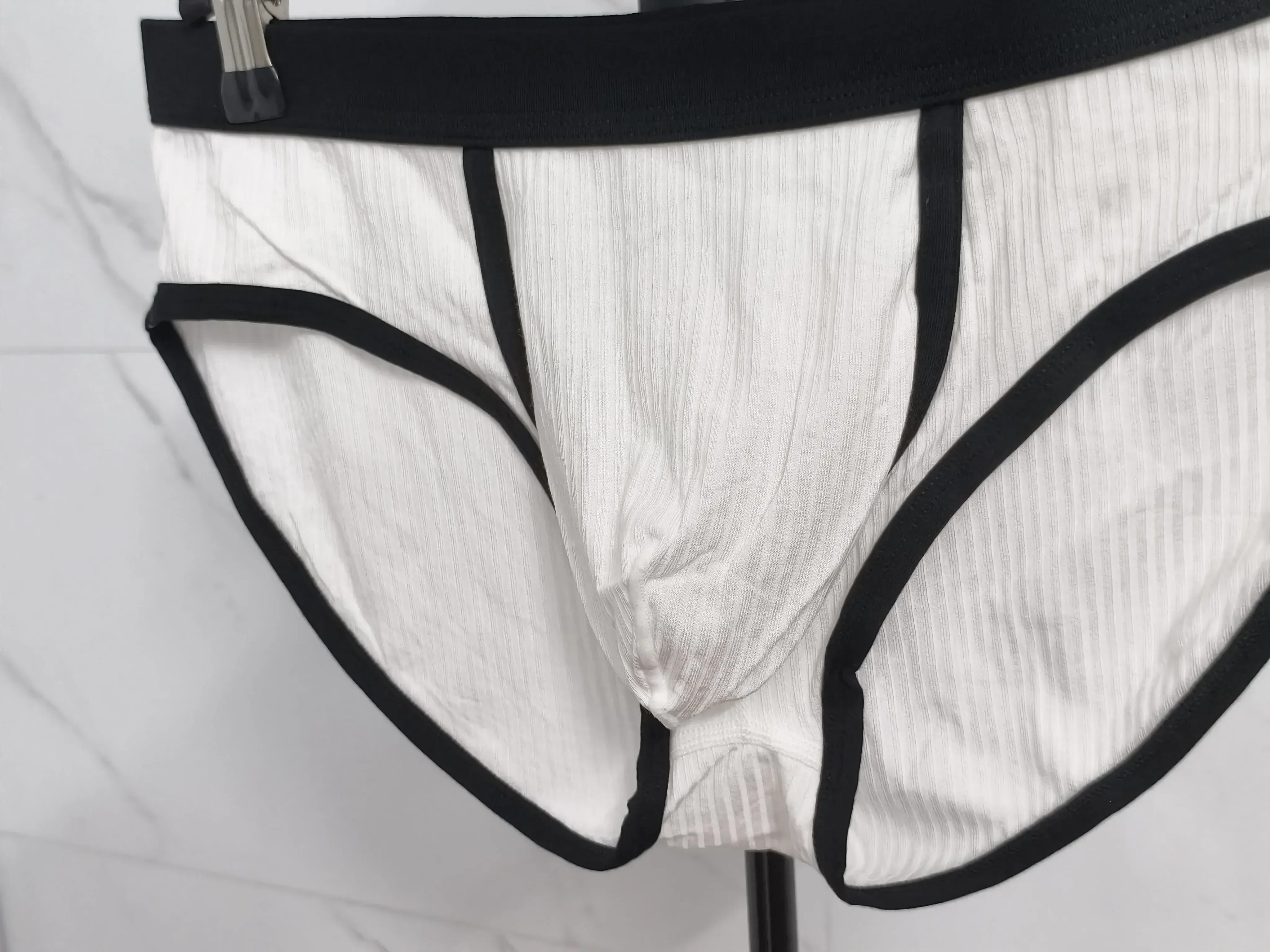 Men's briefs with fashionable and sexy underpants and large pockets