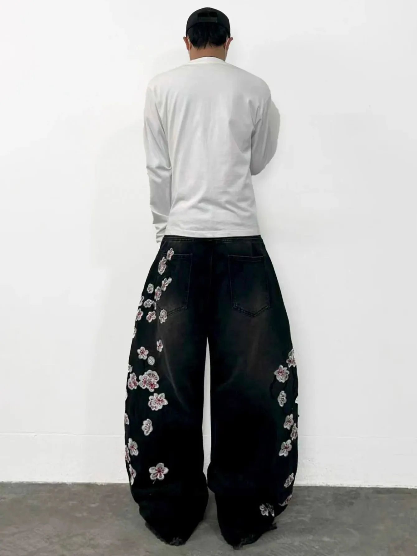 American Retro Floral Embroidery Ripped Design Black Men's Loose Jeans Washed Y2K Street Style Versatile Pants — image 10