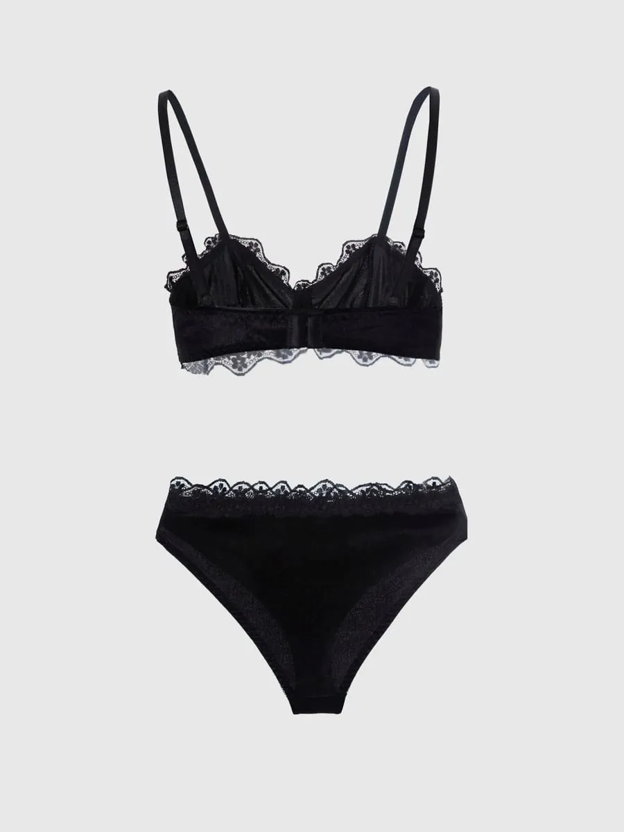 Vintage Inspired Adjustable Strap Black Lace Lingerie Set Gothic Intimate Wear for Bold Femininity — image 2