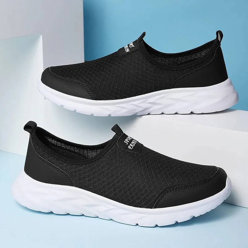 2023 Lätta män Casual Shoes Andas Slip on Man Casual Sneakers Anti-halk Herr Flats Outdoor Walking Shoes Storlek 40-47
