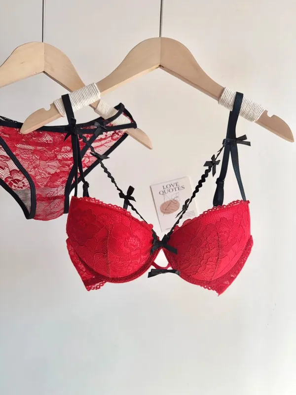 セクシーな Women Red Lace Bridal Lingerie Set Bowknot Push Up Bra Panty Small Bust Pure Style Wedding Party Intimate Underwear 32-38