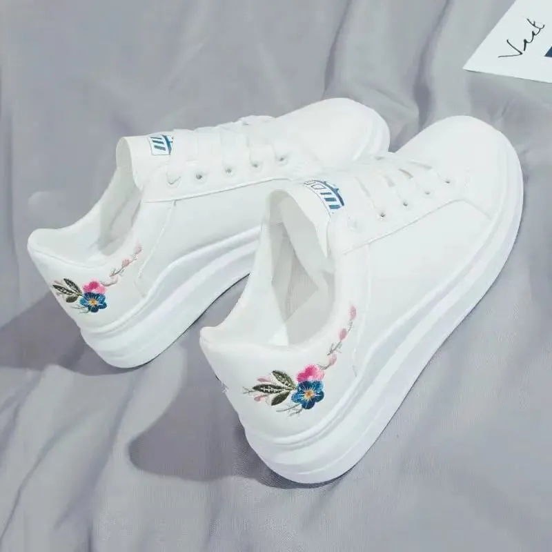 Shoes 2025 Women Running Spring Autumn Fashion White Breathable Embroidered Flower Lace-Up Casual Sneakers Zapatos De Mujer