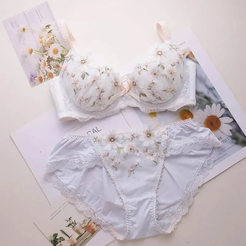 Japanese Style Thin Embroidered Girls Bra Set Soft Underwire Sweet Cute Large Cup Brassiere & Panty Lingerie Set
