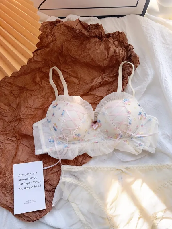 Strapless Lace Lingerie Set for Small Breasts Sweet & Sexy Bralette and Panty Set