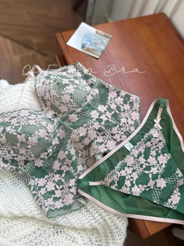 Elegant French Embroidered Halter Bra Small Chest Wrinkle-Free Lingerie Set Beauty Back UK Fit Adjustable Comfort Summer MOYISU