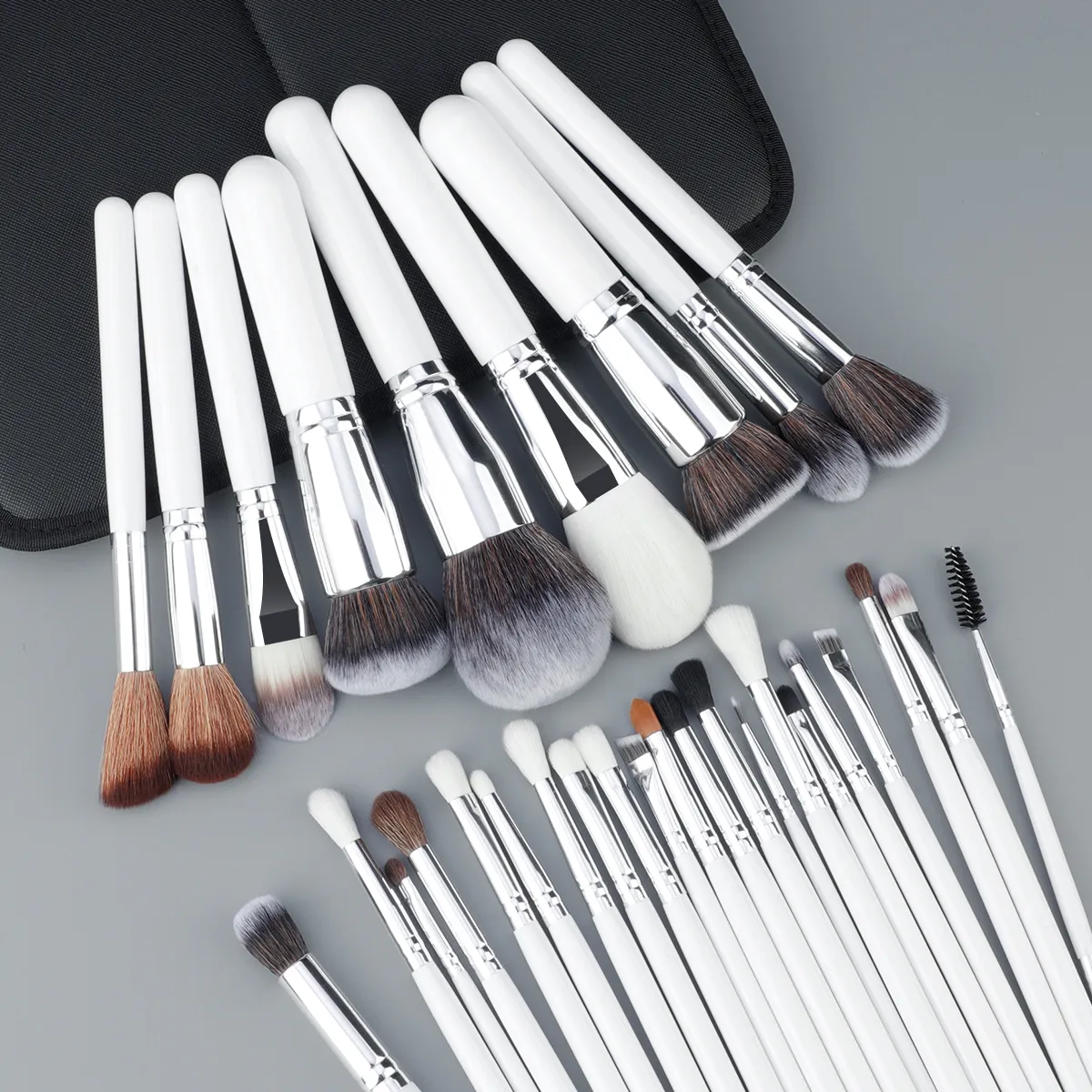 30Pcs Professional Makeup Brushes Set With Portable Storage Bag Black And White Bristles Fully Meet Makeup Needs — image 6