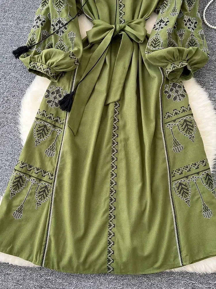 Bohemian Retro Ethnic Style Dress Pambabae New Spring Autumn Embroidered Lace Up Lantern Sleeves Waist Cinching Long Dress A155