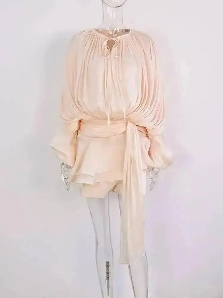 2026 nova moda verão roupas femininas em torno do pescoço lanterna mangas cetim vestido curto com shorts sob duas peças conjunto — image 4