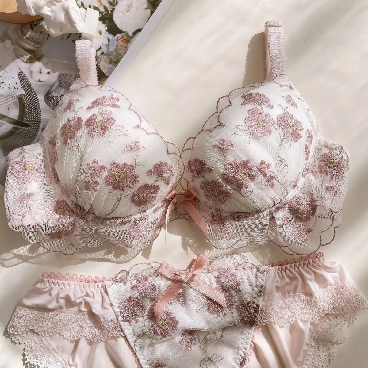 Fata sezione sottile lingerie da donna reggiseno in pizzo ricamato di grandi dimensioni set reggiseno intimo da donna con cuore di pollo basso raccolto — image 3