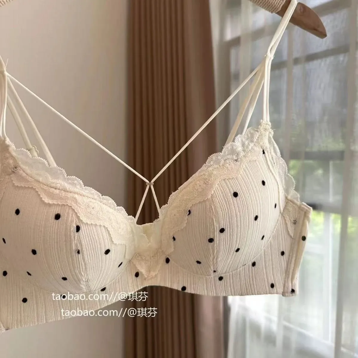 Sexy Lace Polka Dot Lingerie Set with Small Chest Gathered Comfortable Without Steel Ring Lingerie Two Piece Underwear Set — image 1