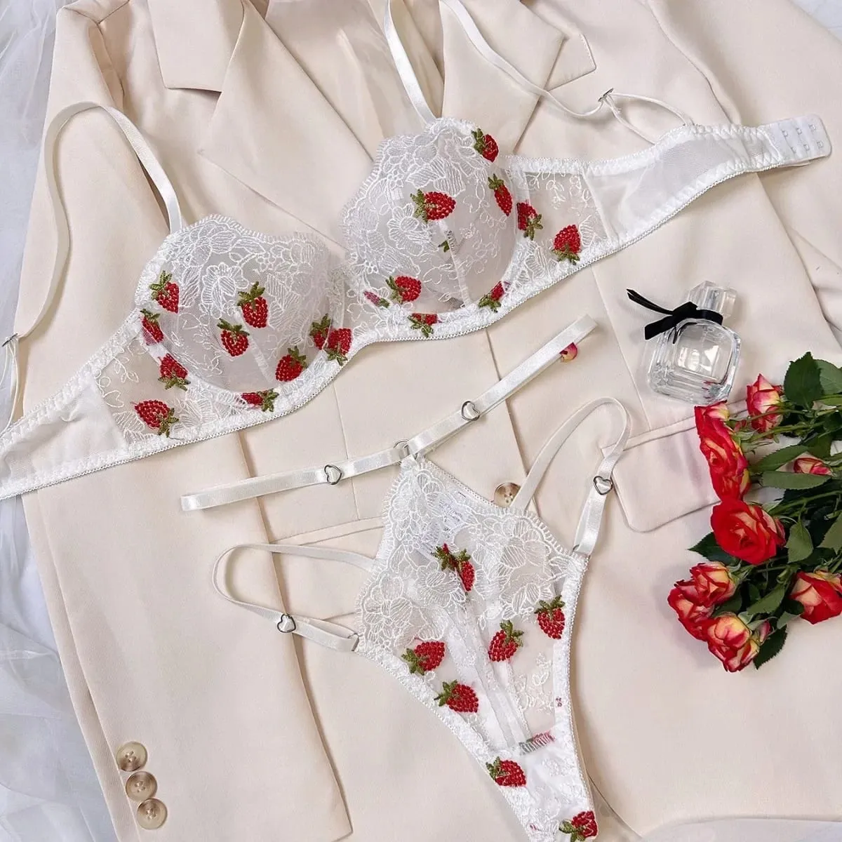 Sexy Mädchen Erdbeere Stickerei Perspektive Unterwäsche mit Stahlringen Damen süße transparente exotische Kleidung Anzug BH Slips — image 1