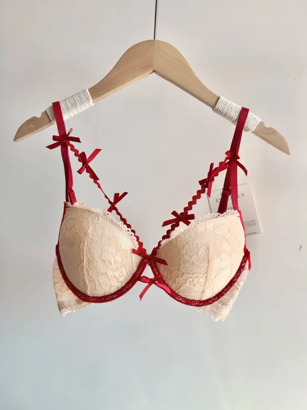セクシーな Women Red Lace Bridal Lingerie Set Bowknot Push Up Bra Panty Small Bust Pure Style Wedding Party Intimate Underwear 32-38