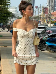 Whatiwear セクシーなトレンドドレス女性水玉プリントスラッシュネックシャーリングパッチワークノースリーブファッション夏のストリートパーティーミニボディコン