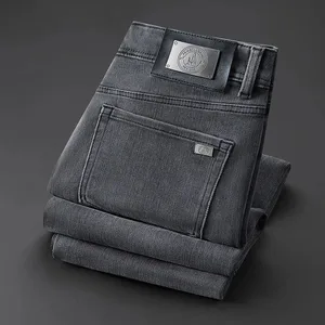 Jeans Abu-abu Mewah Ringan untuk Pria 2024 Musim Gugur dan Musim Dingin Kesederhanaan Modis Semua Pertandingan Slim-Fit Celana Panjang Kasual High-End